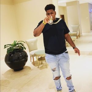 Meet your Posher, Akeem